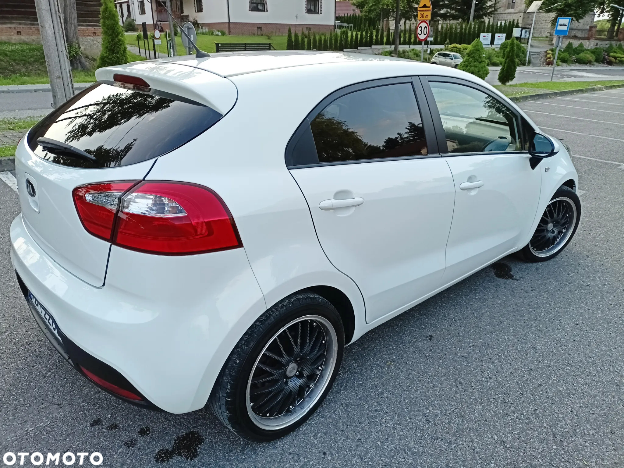 Kia Rio - 12