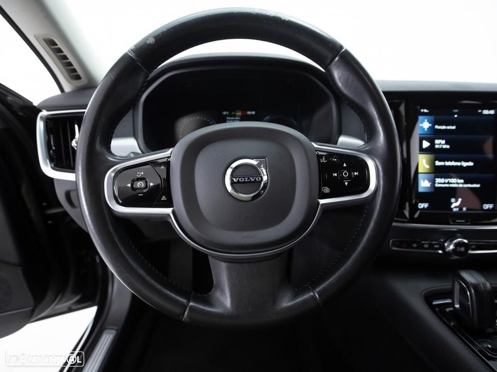Volvo V90 2.0 T8 Momentum AWD Geartronic - 17