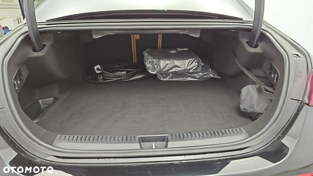 Mercedes-Benz Klasa E 220 d 9G-TRONIC Edition AVANTGARDE - 24
