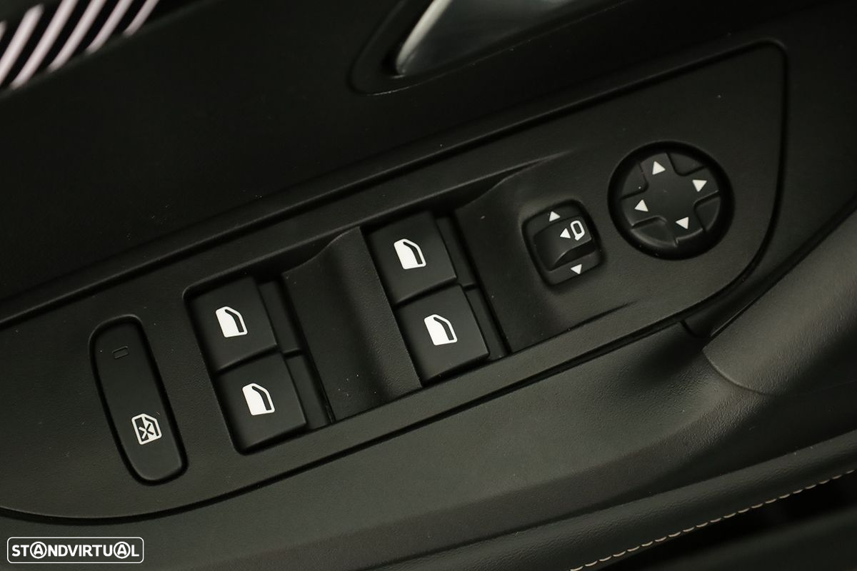 Peugeot 2008 1.2 PureTech Allure EAT8 - 22