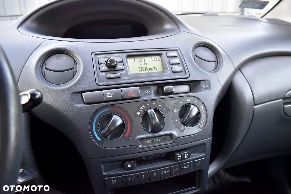Toyota Yaris 1.0 Edition - 24