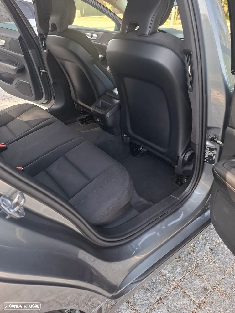 Volvo V60 2.0 D3 Momentum Geartronic - 8