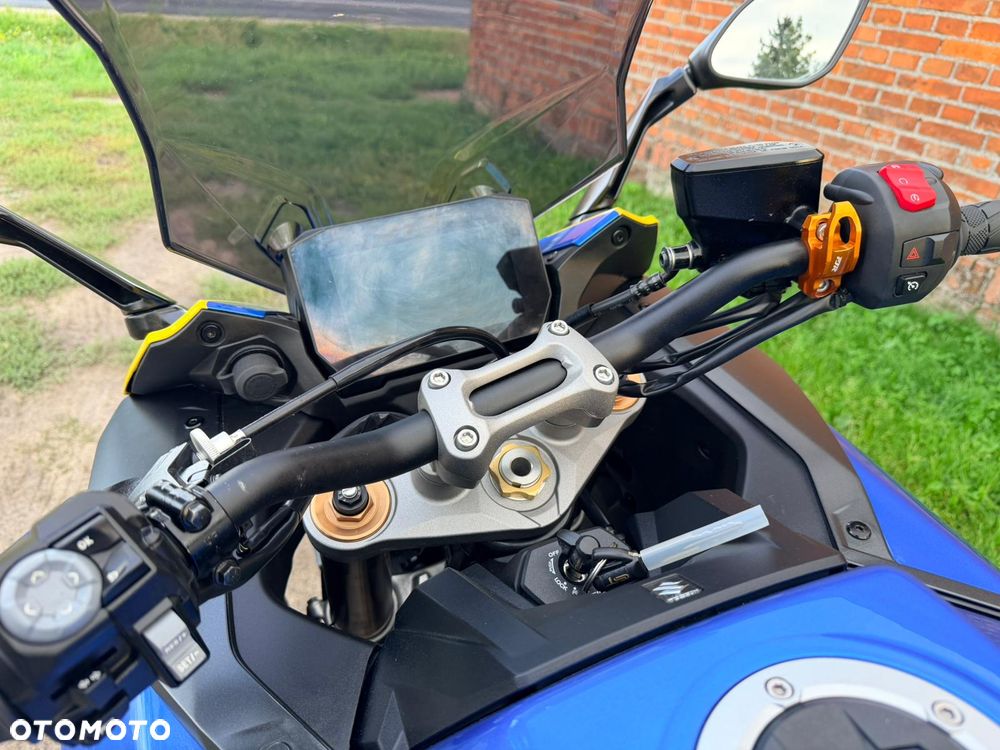 Suzuki GSX - 13