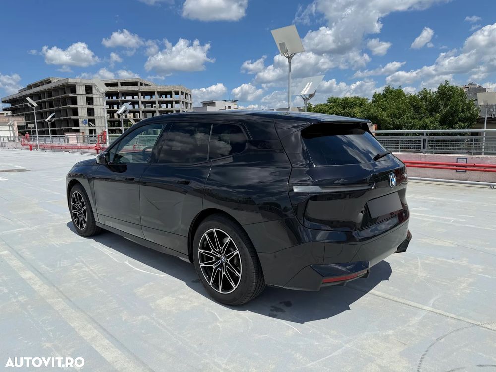 BMW iX - 6