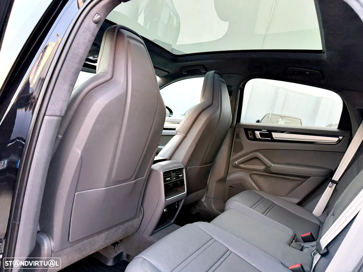 Porsche Cayenne Coupé E-Hybrid - 36