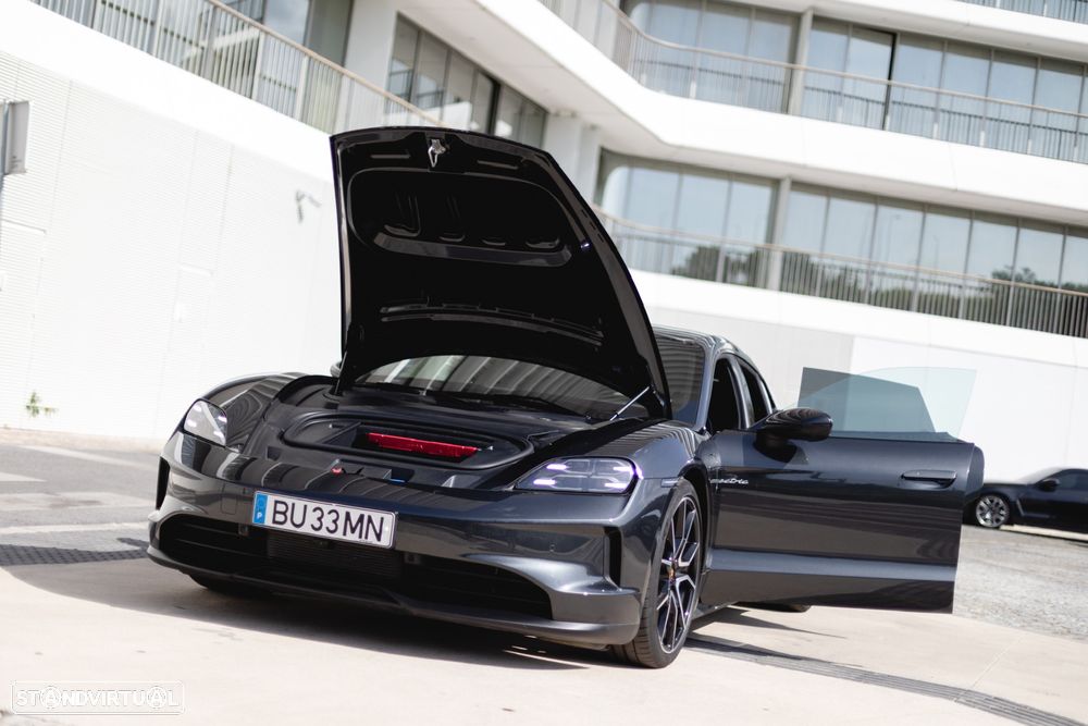 Porsche Taycan Sport Turismo - 16