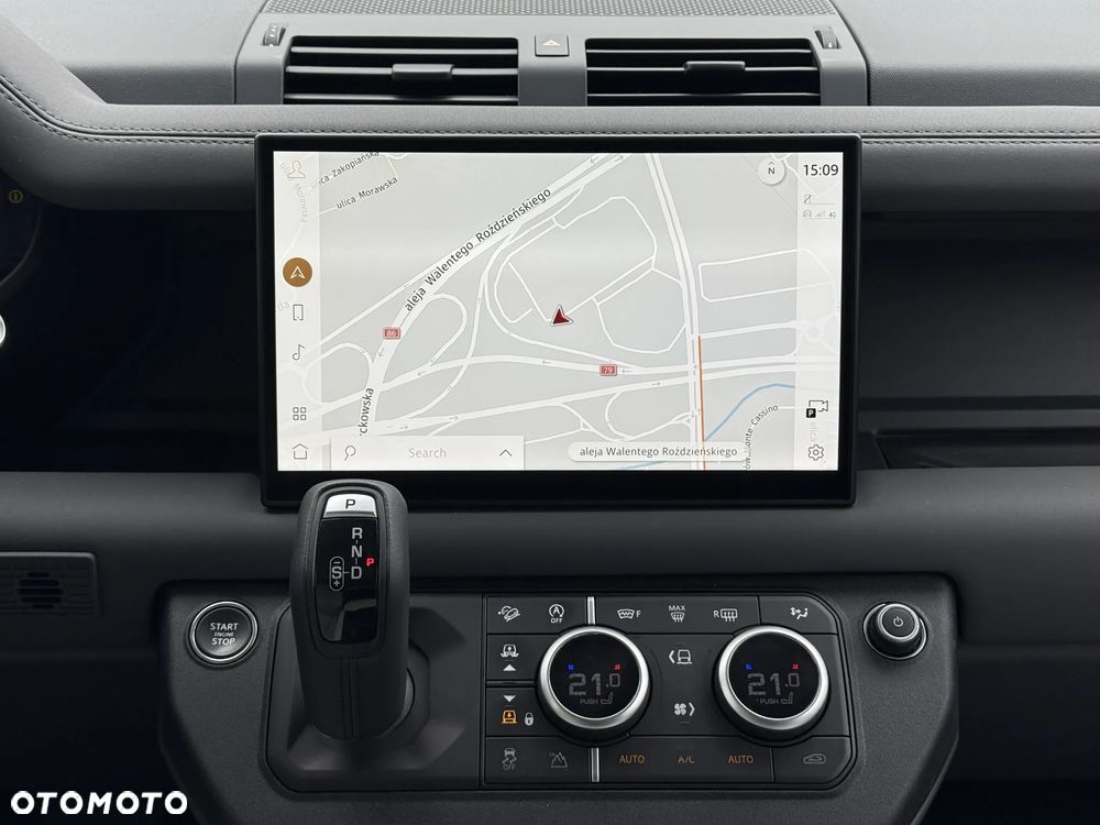 Land Rover Defender 90 D250 X-Dynamic SE - 11