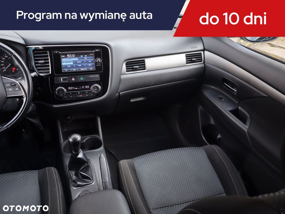 Mitsubishi Outlander - 10
