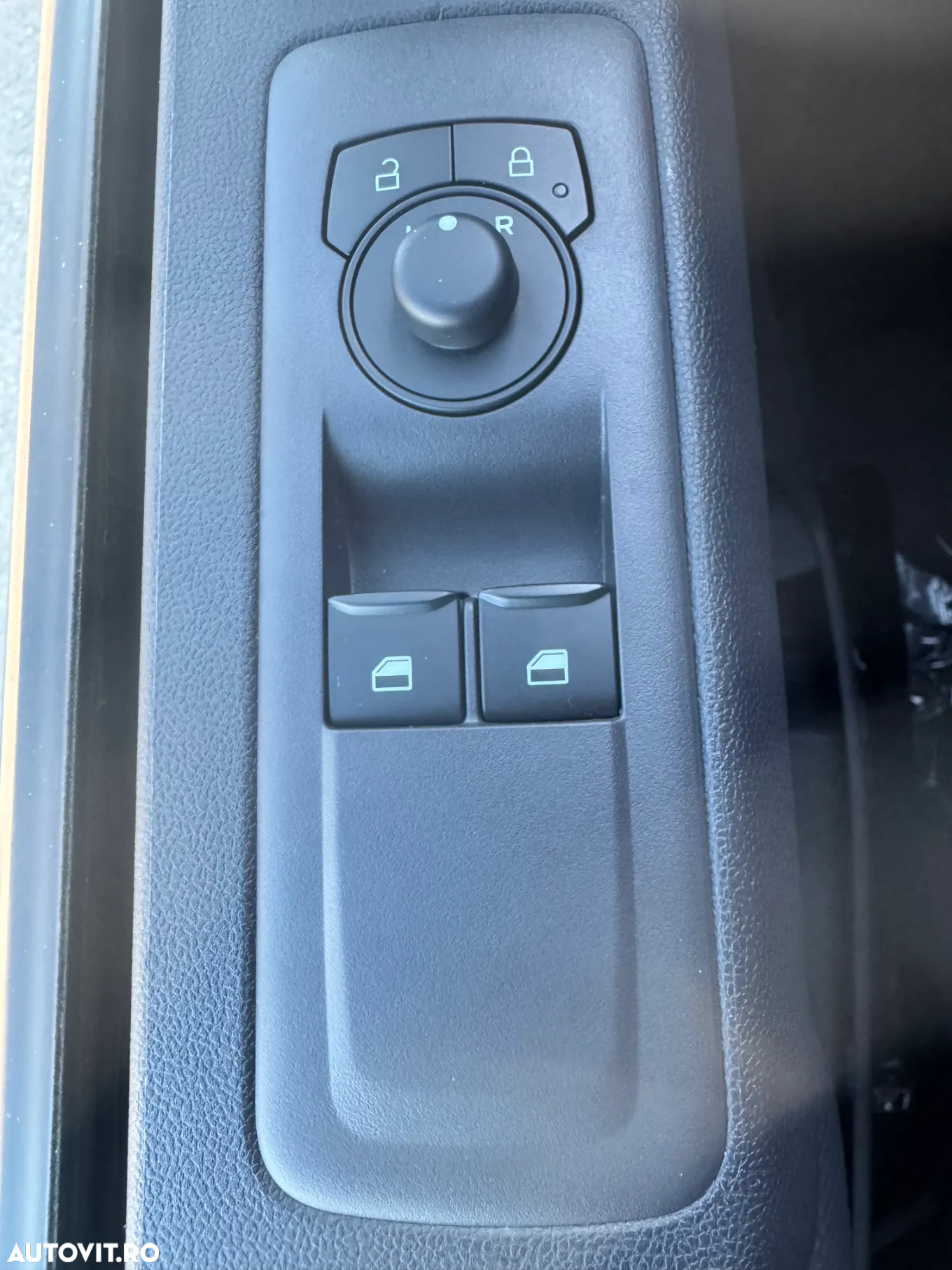 Ford Transit Custom Kombi 320 2.0 EcoBlue 170 CP L2H1 Trend Aut. - 23