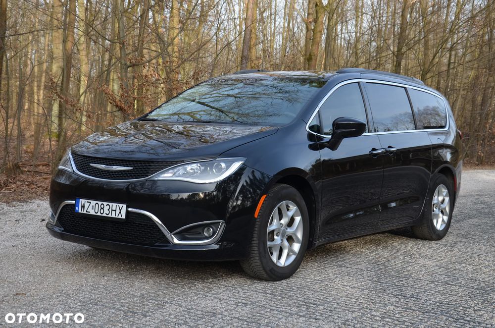 Chrysler Pacifica - 1