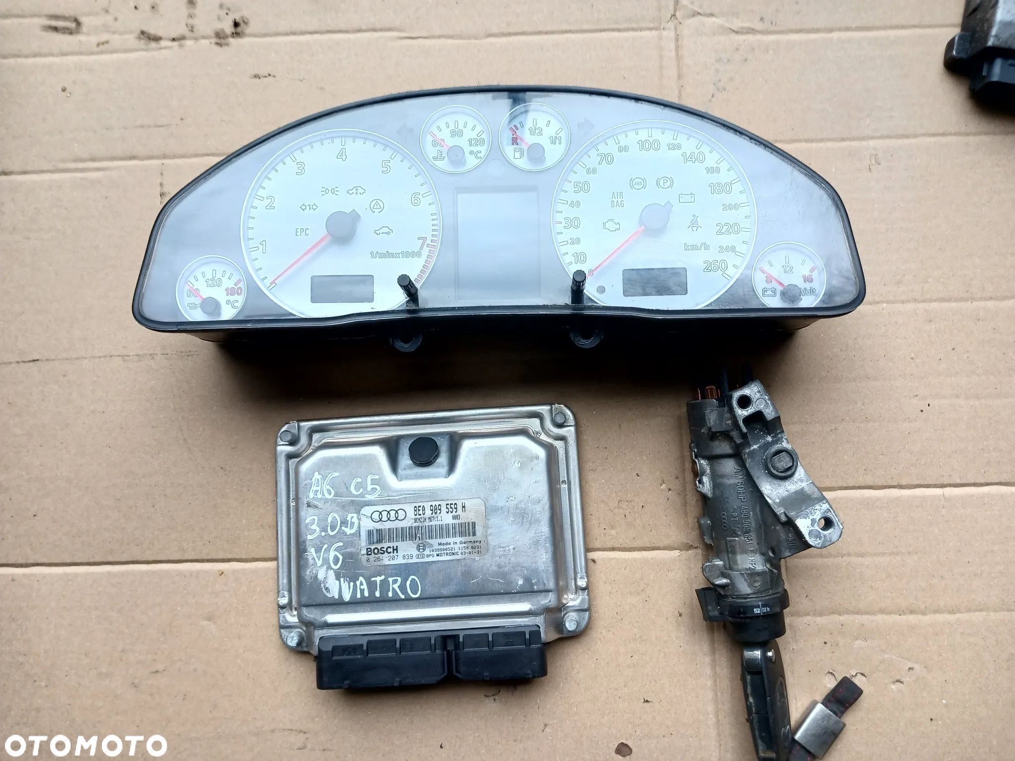 Zestaw startowy Audi A6 C5 Lift Sline S-Line 3.0 V6 ASN Quattro stacyjka kluczyk BIAŁE Zegary 4B0920935E Sterownik silnika 8E0909559H - 1