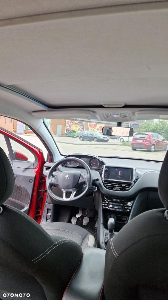 Peugeot 208 - 10