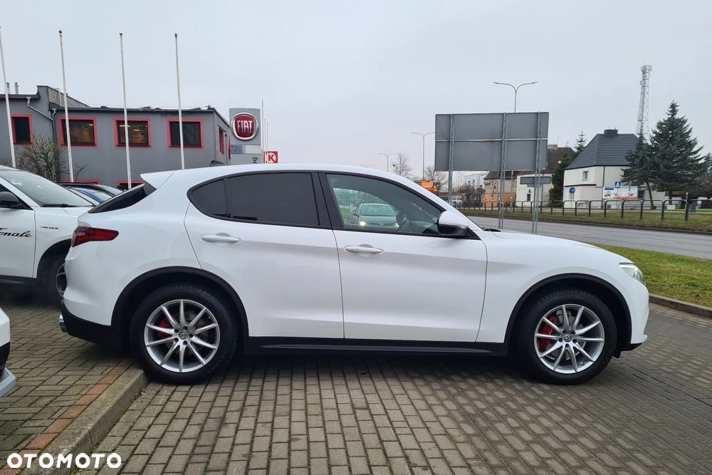 Alfa Romeo Stelvio 2.0 Turbo Executive Q4 - 4