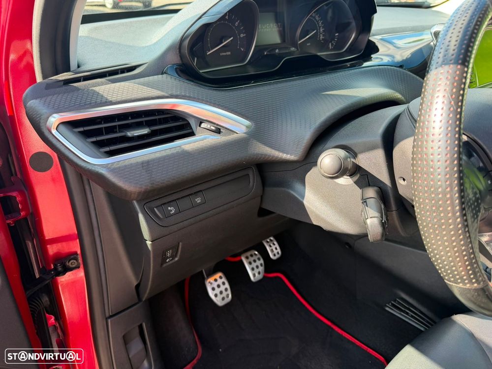 Peugeot 208 1.2 PureTech GT Line - 22