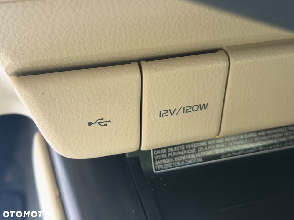 Toyota Camry 2.5 Hybrid Executive CVT - 20