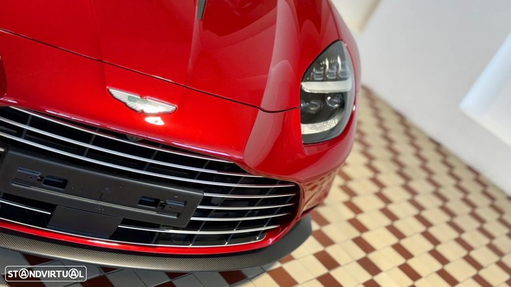Aston Martin Vanquish V12 - 7