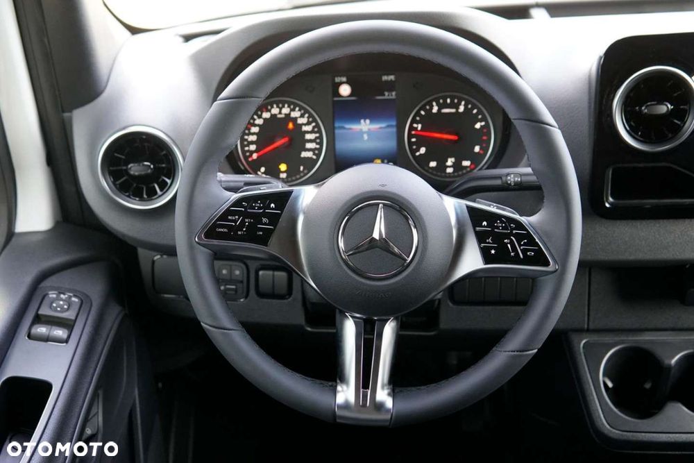 Mercedes-Benz Sprinter - 12
