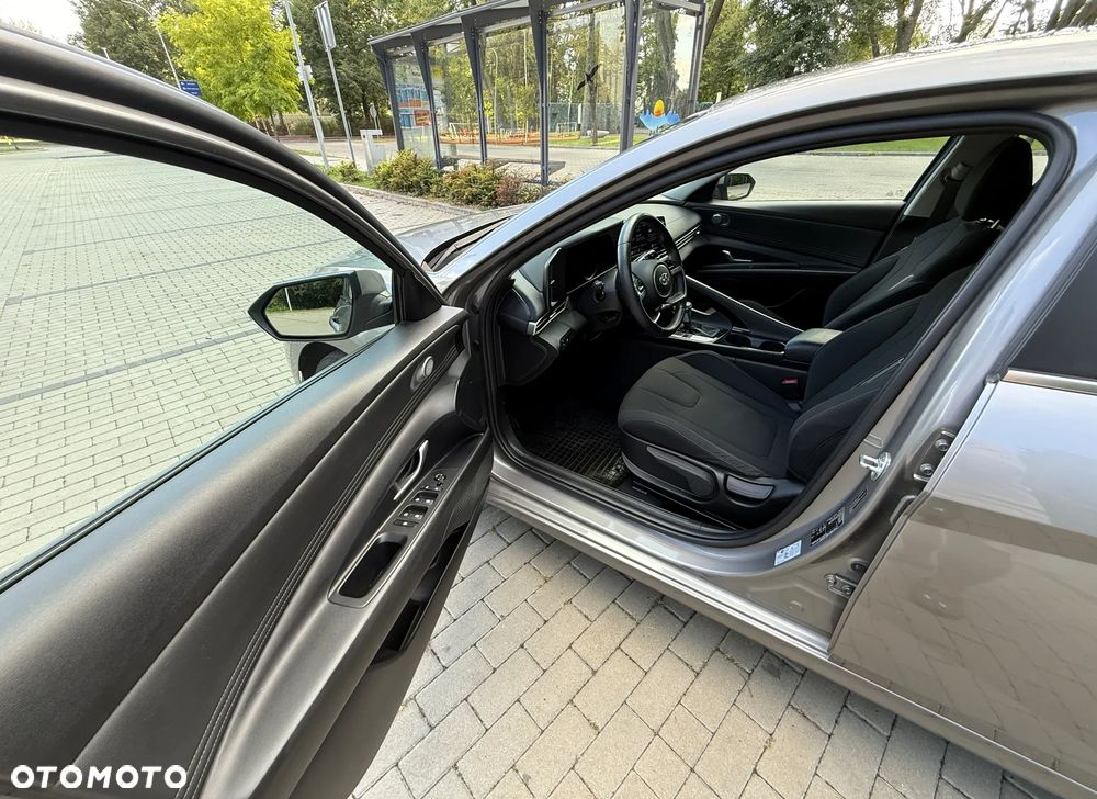 Hyundai Elantra 1.6 Smart CVT - 14