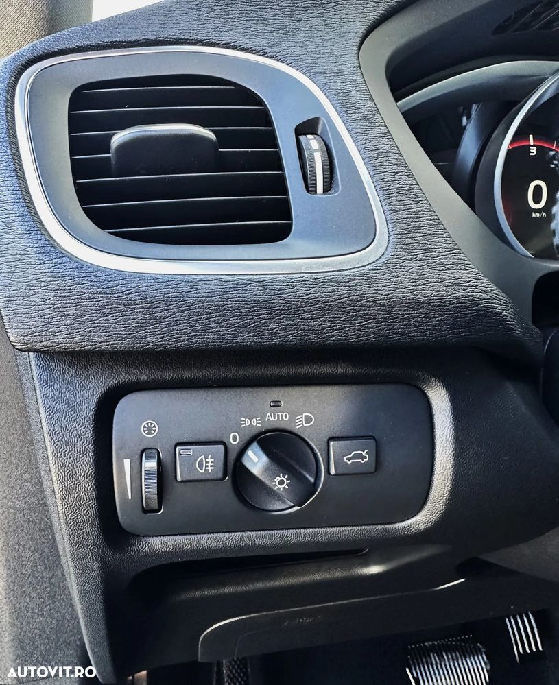 Volvo V40 D4 Geartronic Summum - 13