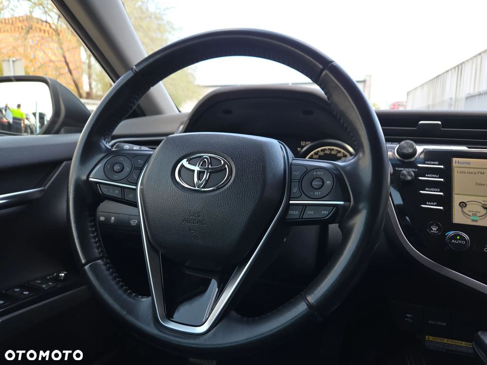 Toyota Camry 2.5 Hybrid Executive CVT - 26