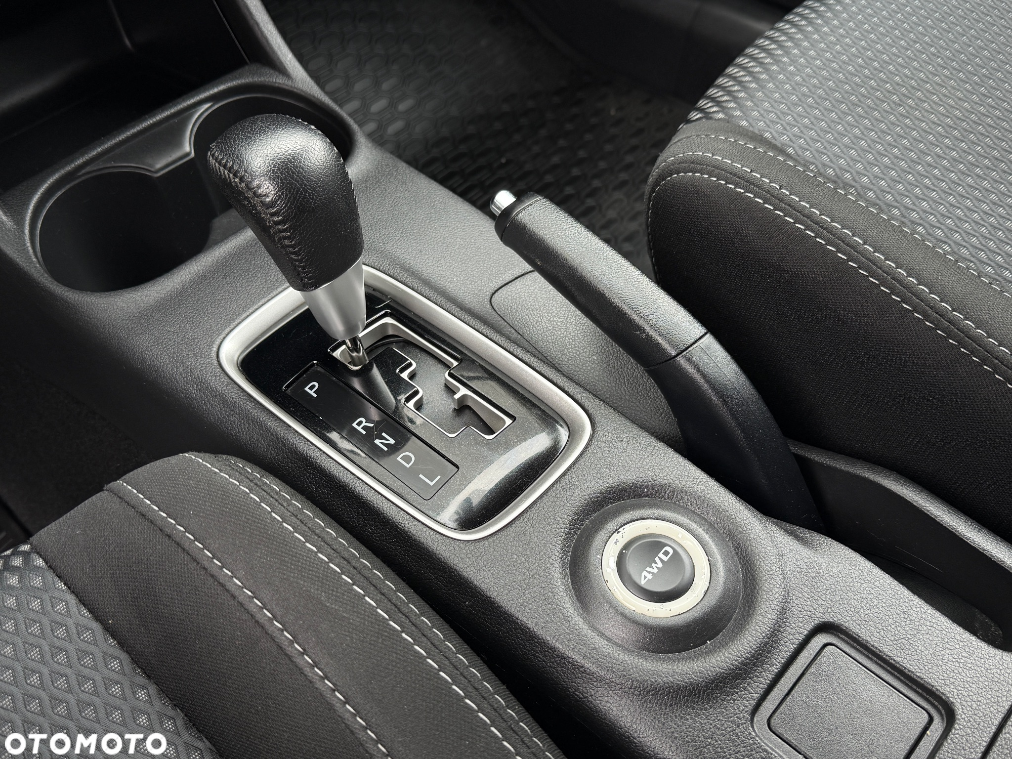 Mitsubishi Outlander - 16