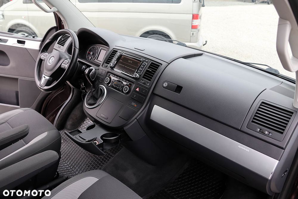 Volkswagen Multivan - 24