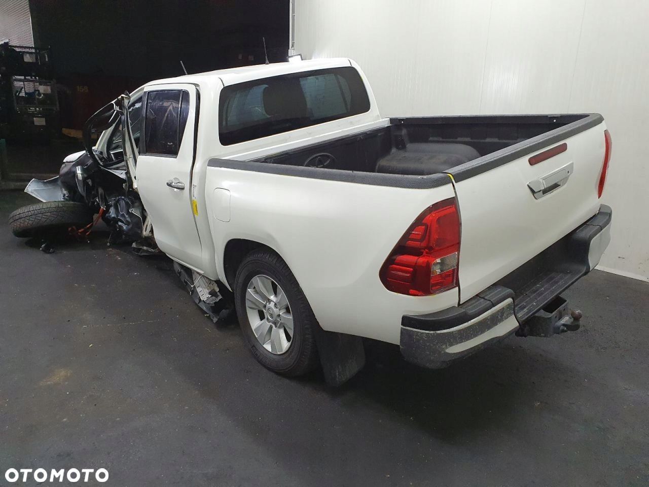 TOYOTA HILUX VIII 8 PAKA TYLNA BŁOTNIKI BURTA PAS TYLNY - 1