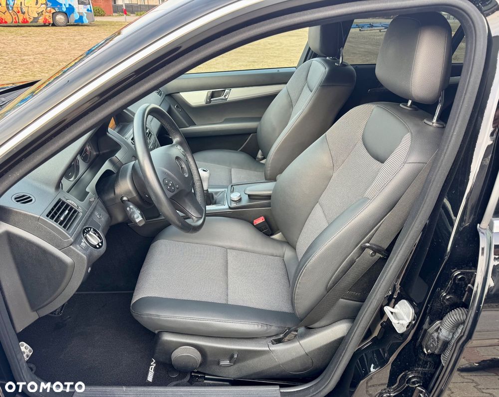 Mercedes-Benz Klasa C 180 BlueEFFICIENCY Avantgarde - 13