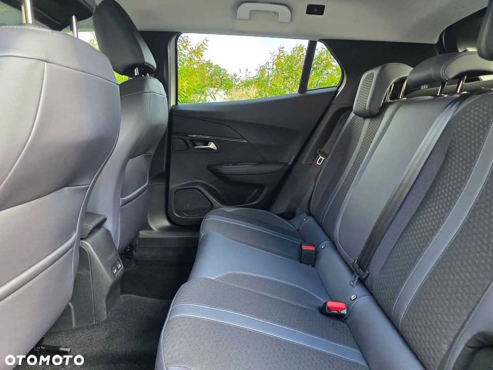 Peugeot 2008 1.5 BlueHDi Allure S&S EAT8 - 32