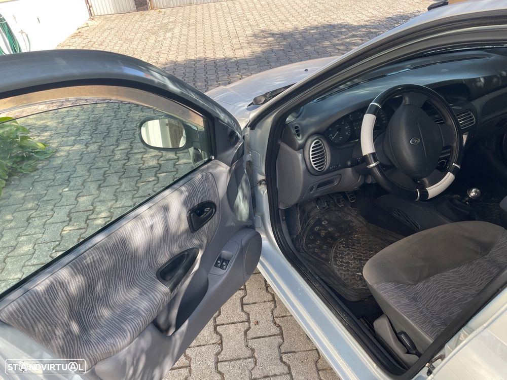 Renault Mégane 1.9 dTi Air - 7