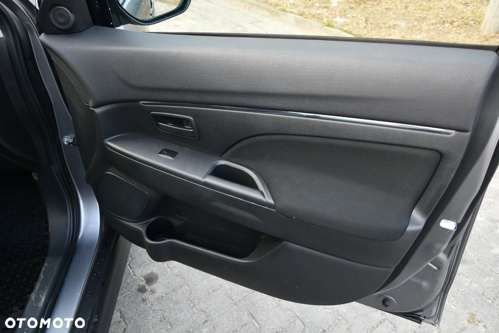 Mitsubishi ASX 1.6 Inform - 17