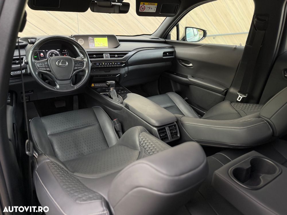 Lexus UX 250h 2.0L HEV 20H- (178 HP) 4X2 CVT Executive - 20
