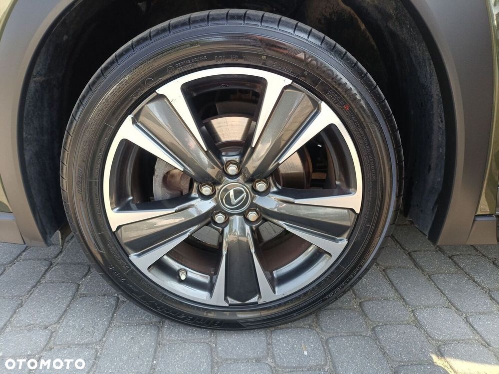 Lexus UX - 32