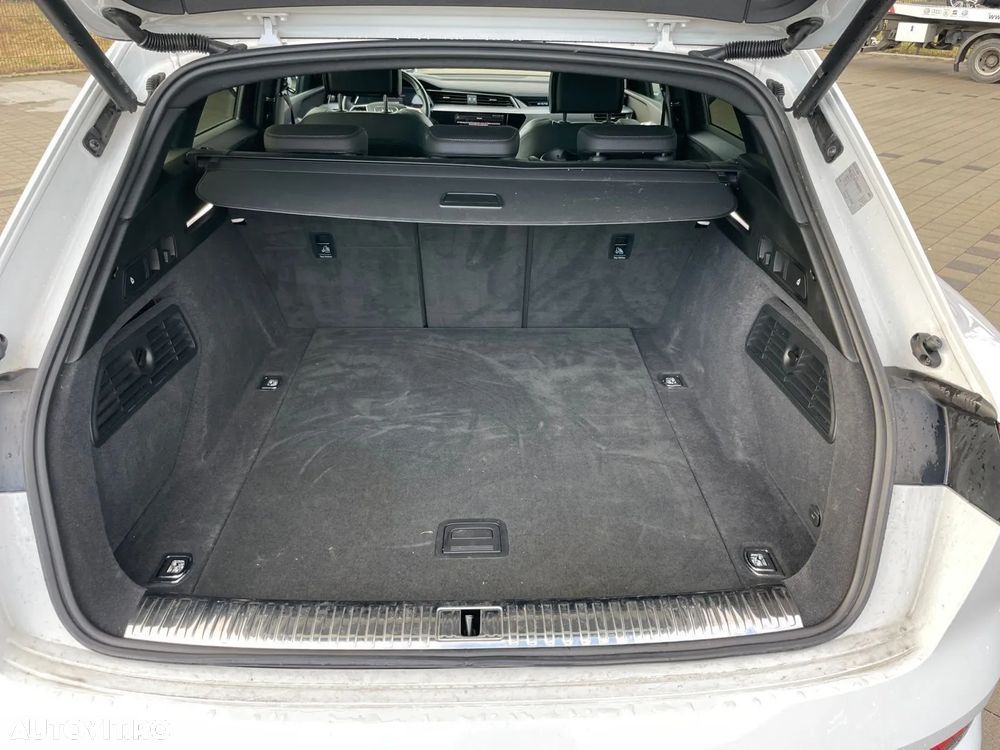 Audi e-tron 55 quattro S line - 11