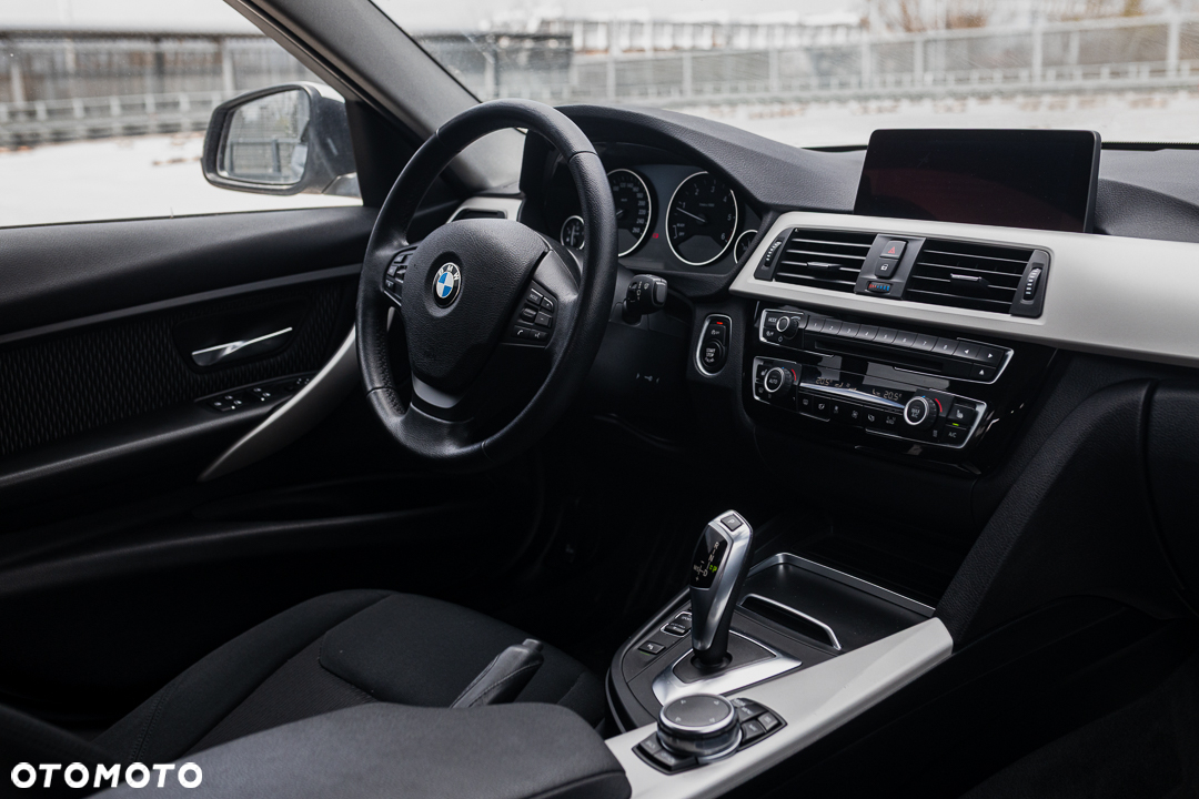 BMW Seria 3 320d Efficient Dynamics - 8
