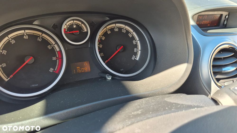 Opel Corsa 1.4 16V Satellite - 23