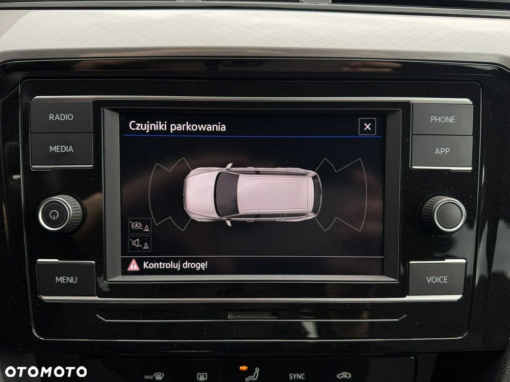 Volkswagen Passat - 25