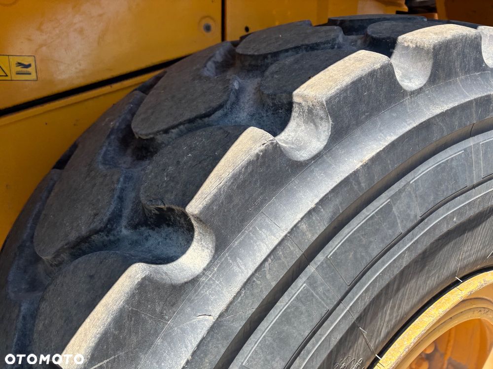 Volvo VOLVO L150G rok 2011,waga 26ton, łyżka 4,5m3 opony MICHELIN 70%, bdb - 16