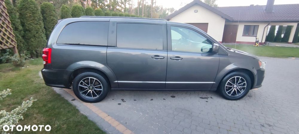 Dodge Grand Caravan - 17