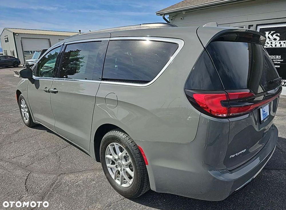 Chrysler Pacifica - 2