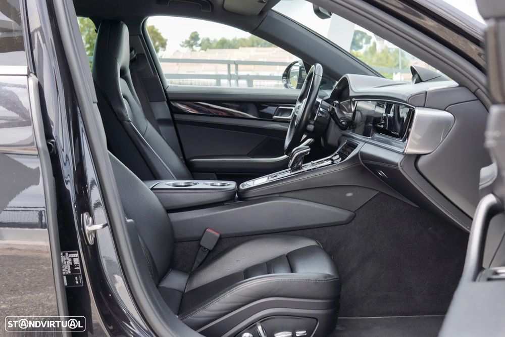 Porsche Panamera 4 E-Hybrid 10 Years Edition - 41