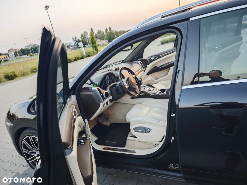 Porsche Cayenne S - 16