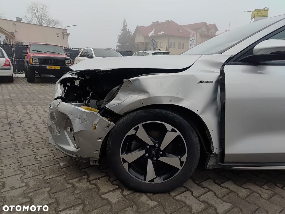 Ford Focus 1.0 EcoBoost Hybrid ACTIVE X - 5