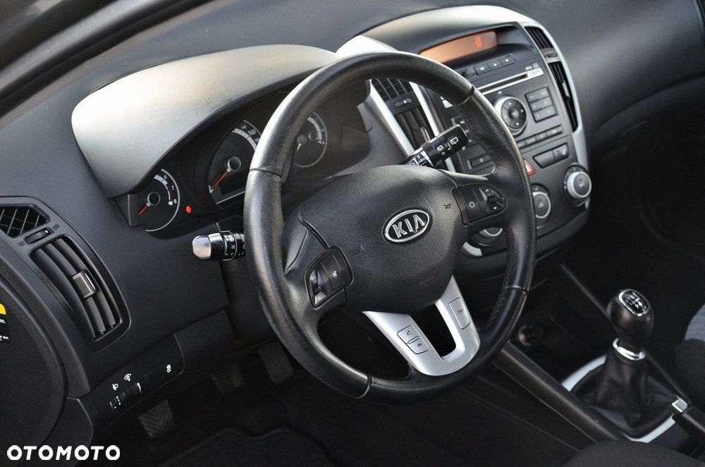 Kia Ceed - 21