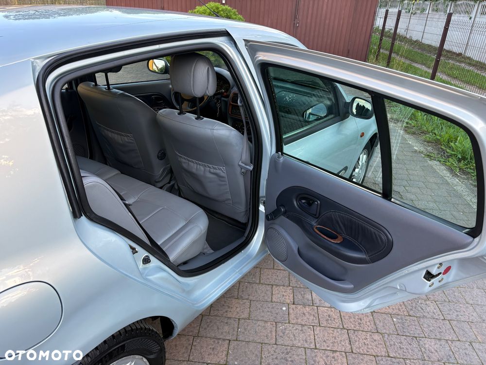 Renault Clio - 32