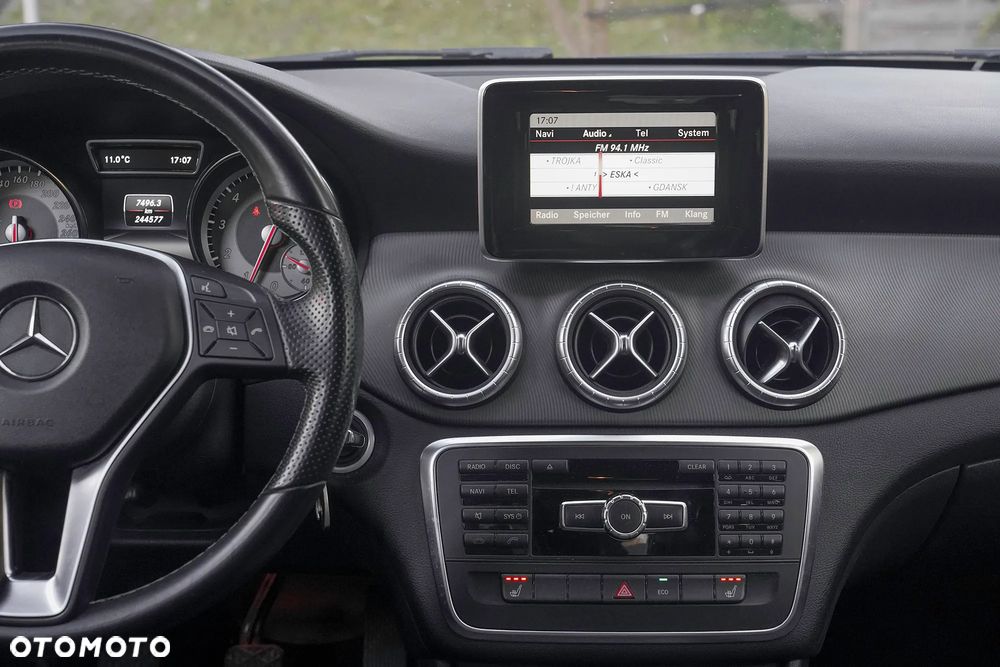 Mercedes-Benz CLA 180 AMG Line - 30