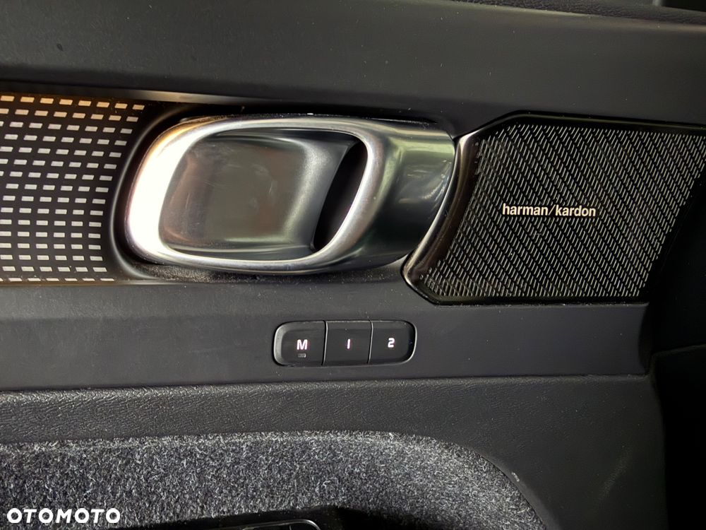 Volvo XC 40 B4 B DKG Ultra Dark - 38