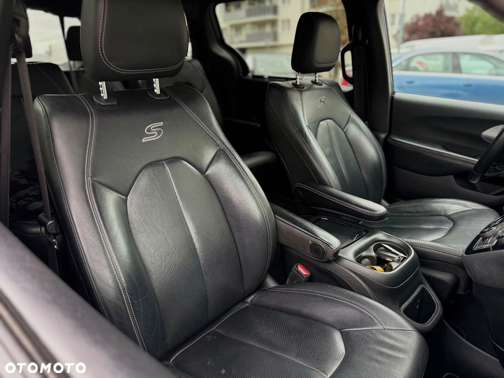 Chrysler Pacifica - 14