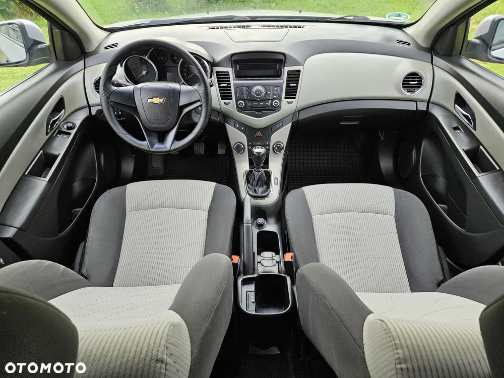 Chevrolet Cruze - 12