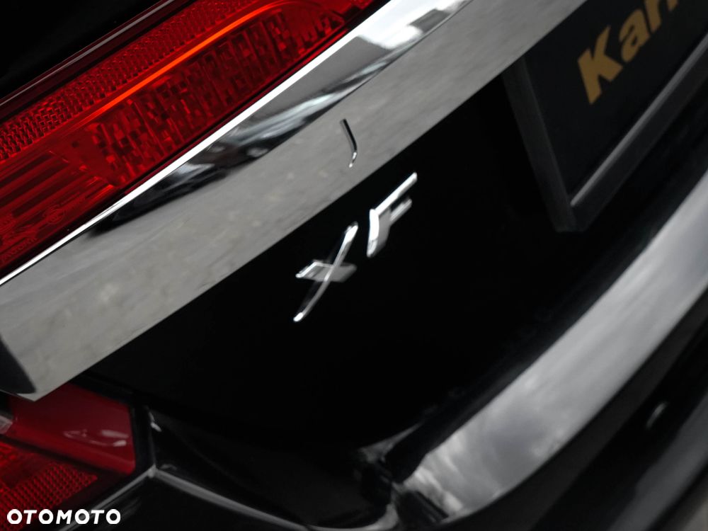 Jaguar XF - 14